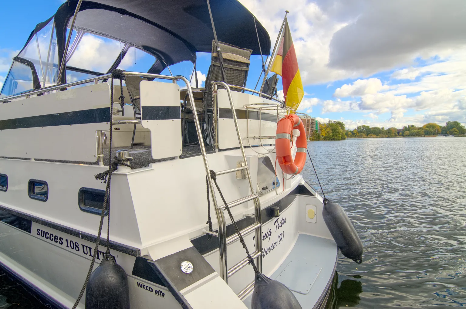 Stahl-Motoryacht Succes 108 Ultra "König Triton" (3 Kabinen) mieten – 4