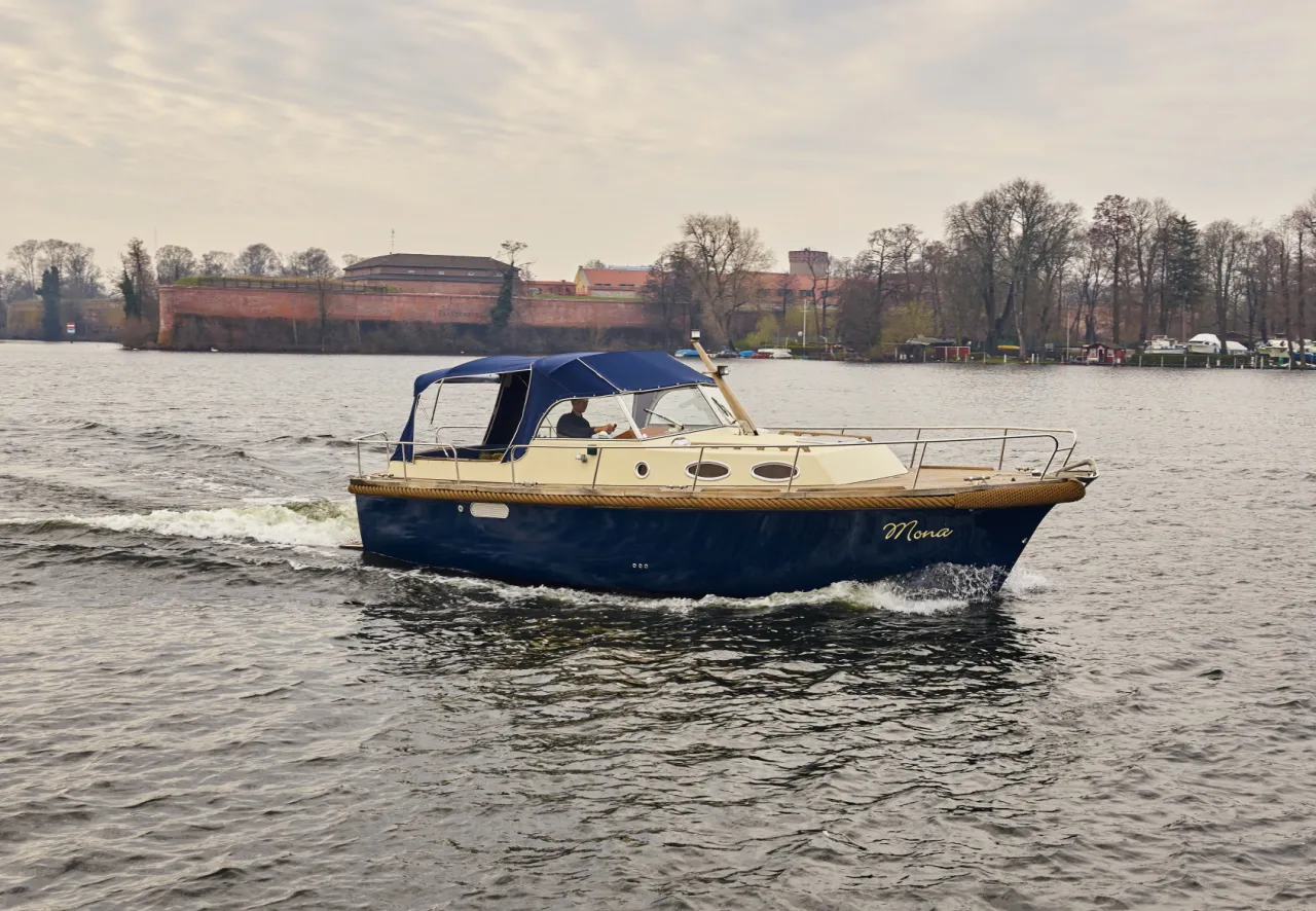 Familien-Cruiser Passion SUN 850 "Mona" mieten
