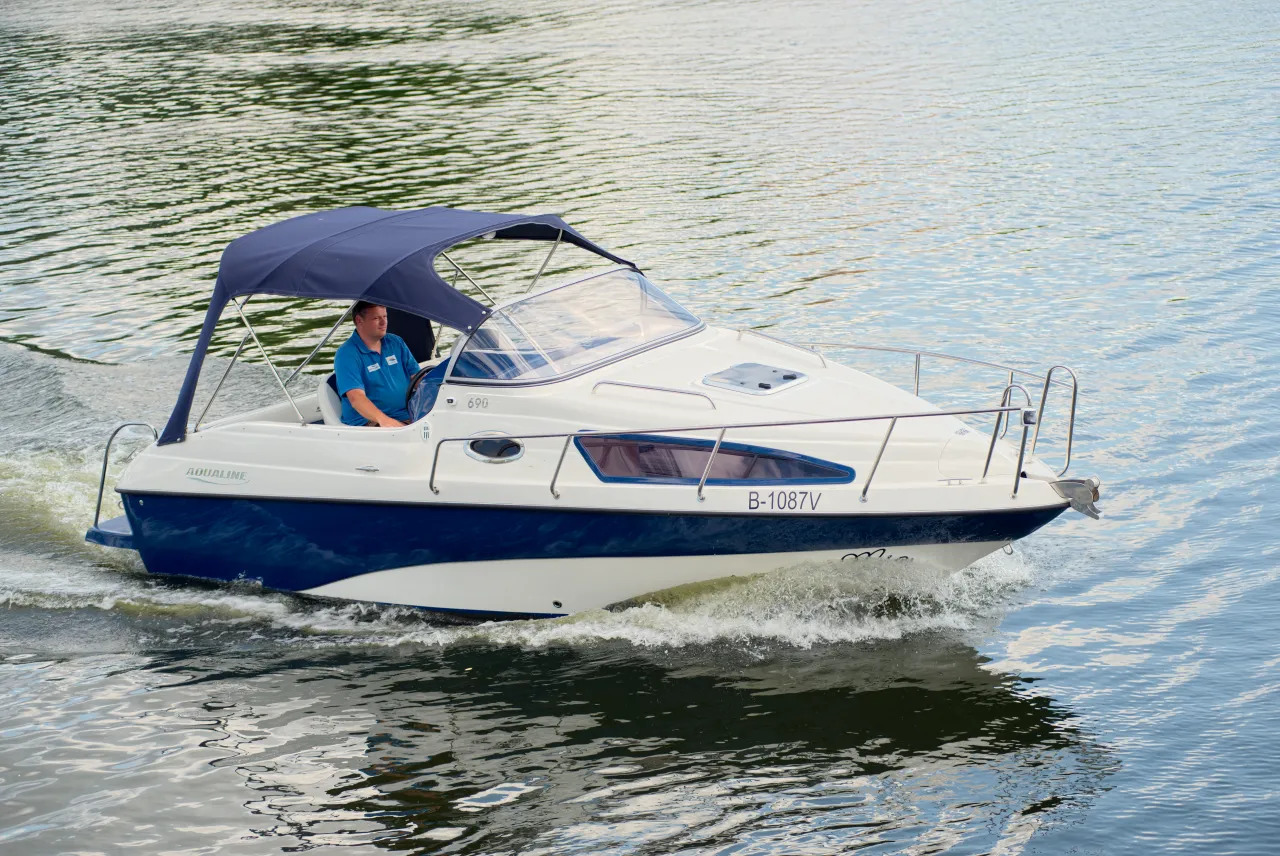 Sport-Motorboot Aqualine 690 "Mia" mieten