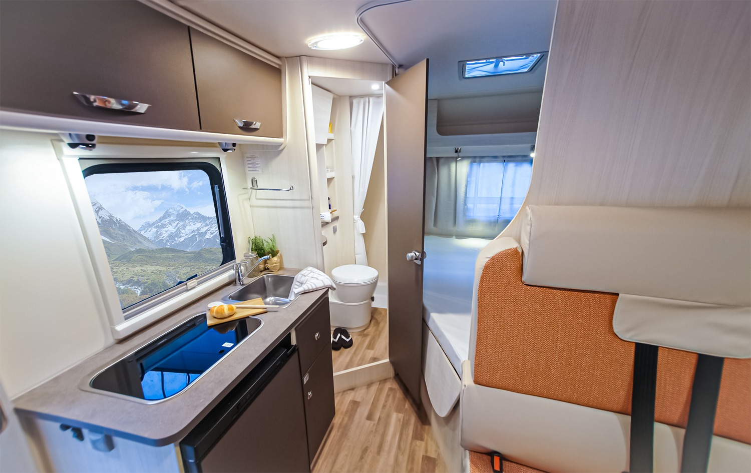Wohnmobil ECO 680 mieten – 6 Schlafplätze, ab 105 €/Tag, 33 Stationen – 5