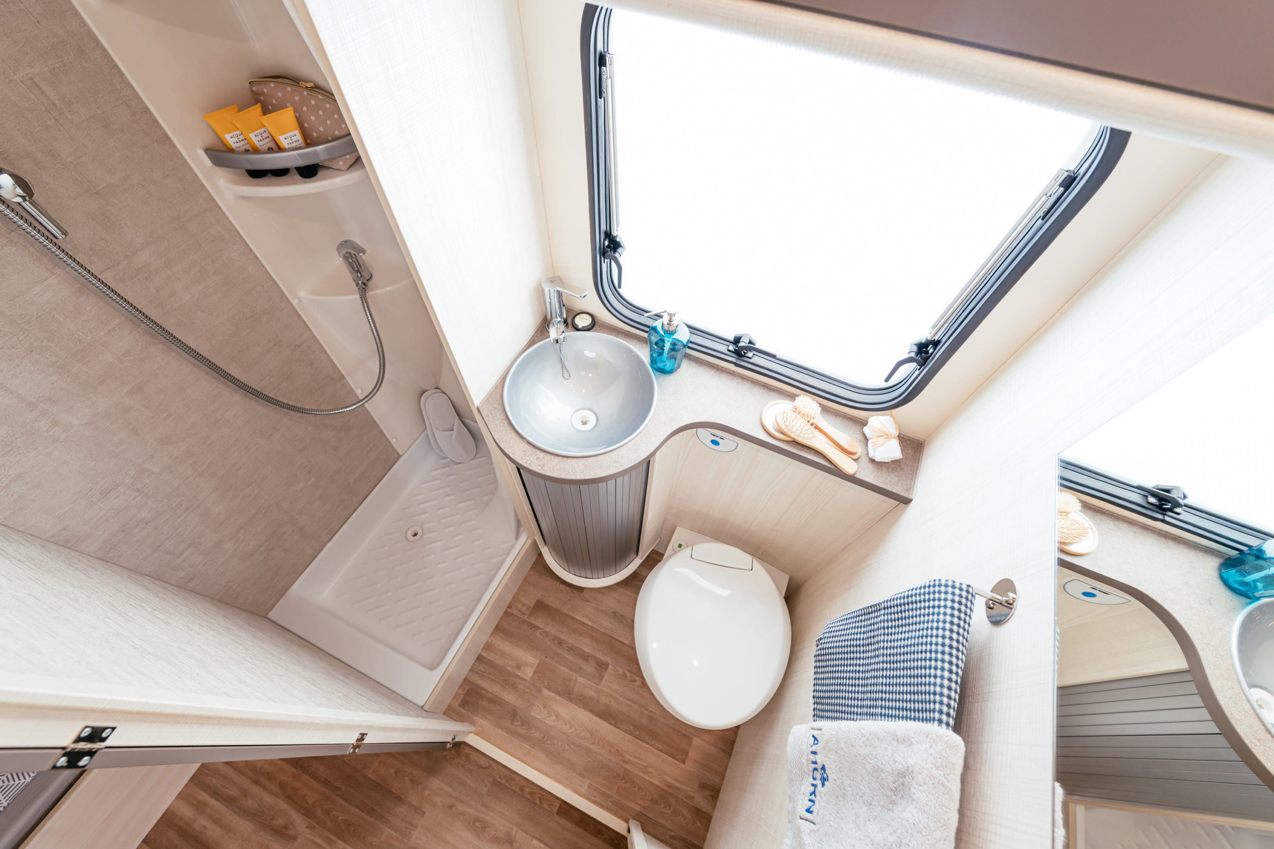 Wohnmobil ECO 683 mieten – 6 Schlafplätze, ab 105 €/Tag, 33 Stationen – 5