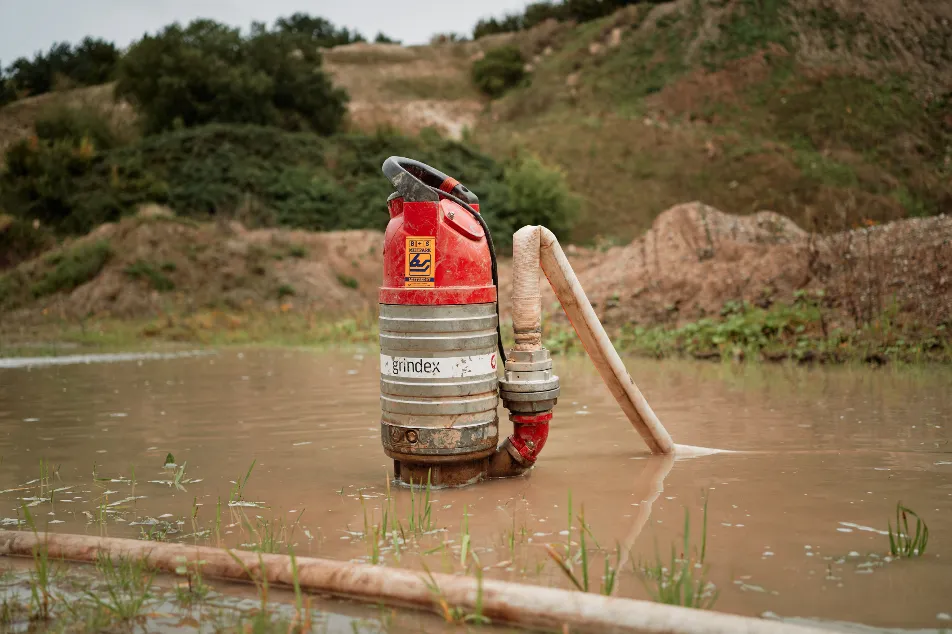 Schmutzwasserpumpe max. 57 m³/h mieten – 29 Standorte deutschlandweit