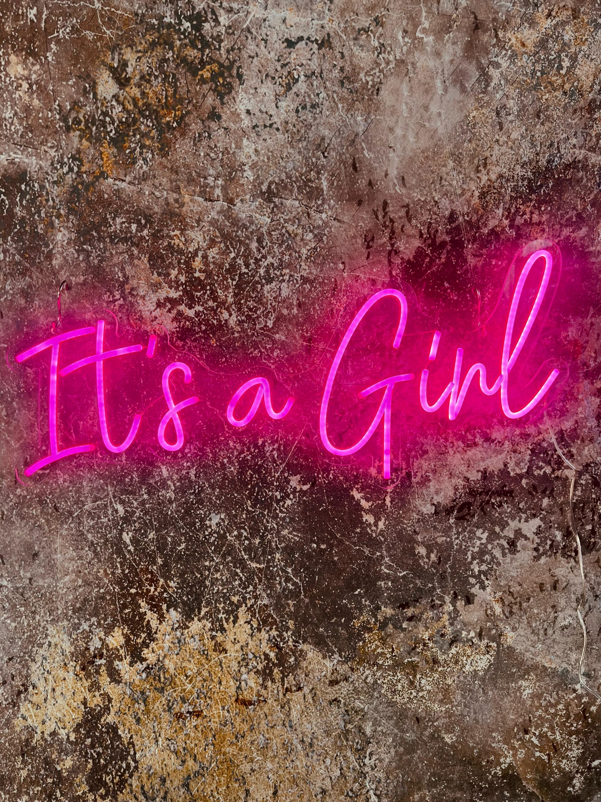 NEON-Leuchtschild „It's a Girl“ 24 x 60 cm mieten – Leipzig, ab 59 € (Fr–Mo) – 3