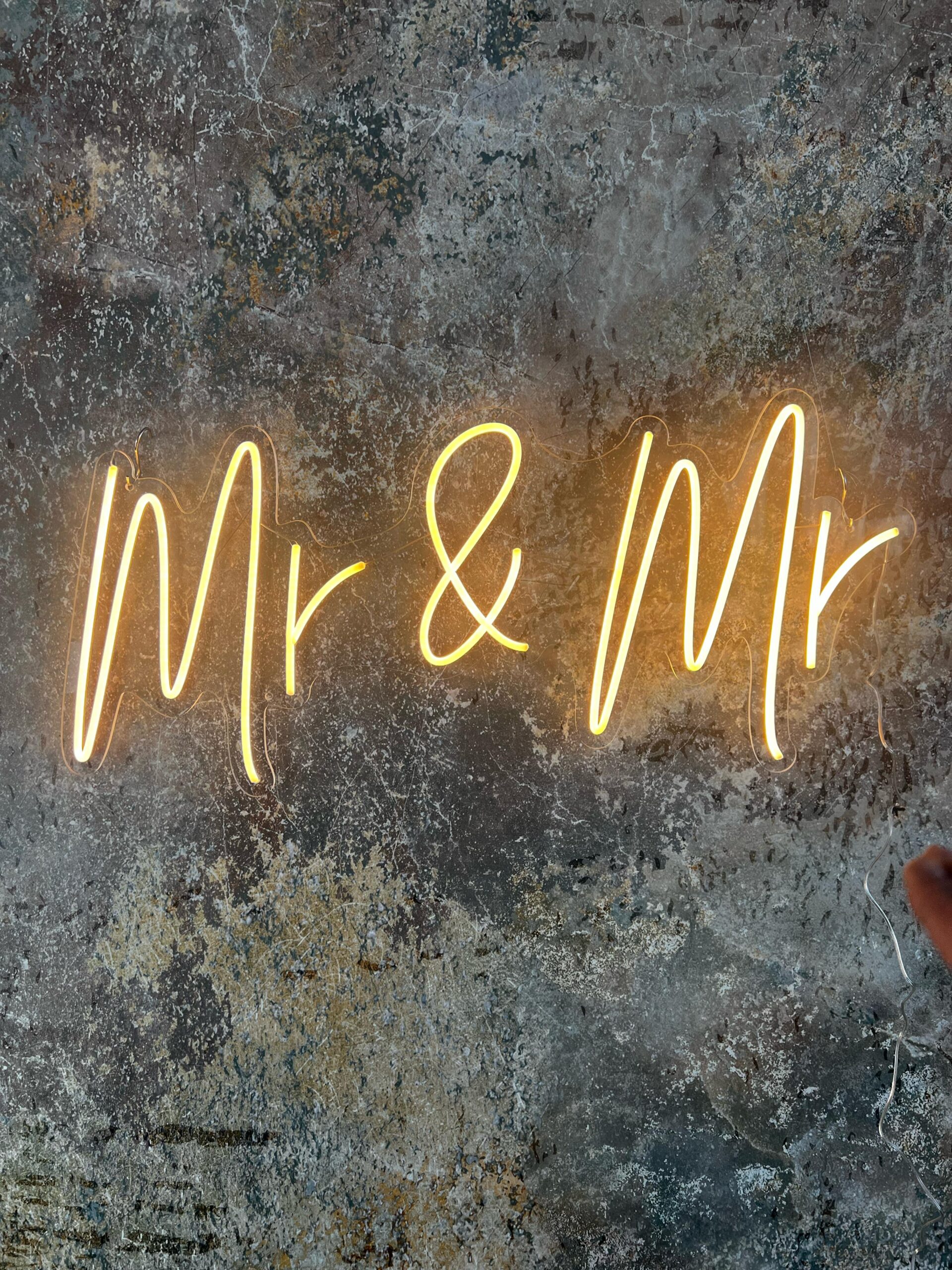 NEON-Leuchtschild „Mr & Mr“ mieten – Leipzig, ab 69 € (Fr–Mo) – 2