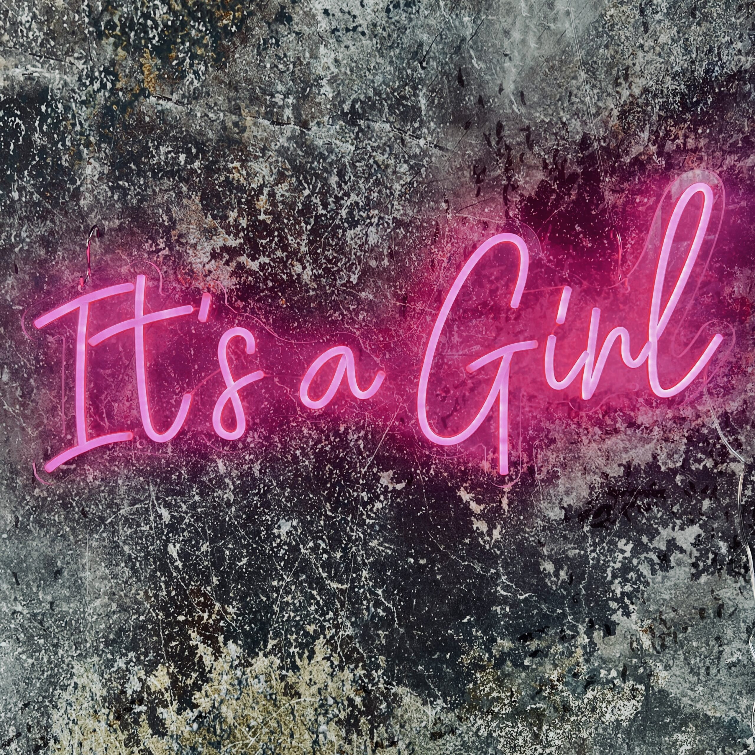 NEON-Leuchtschild „It's a Girl“ 32 x 80 cm mieten – Leipzig, ab 69 € (Fr–Mo)