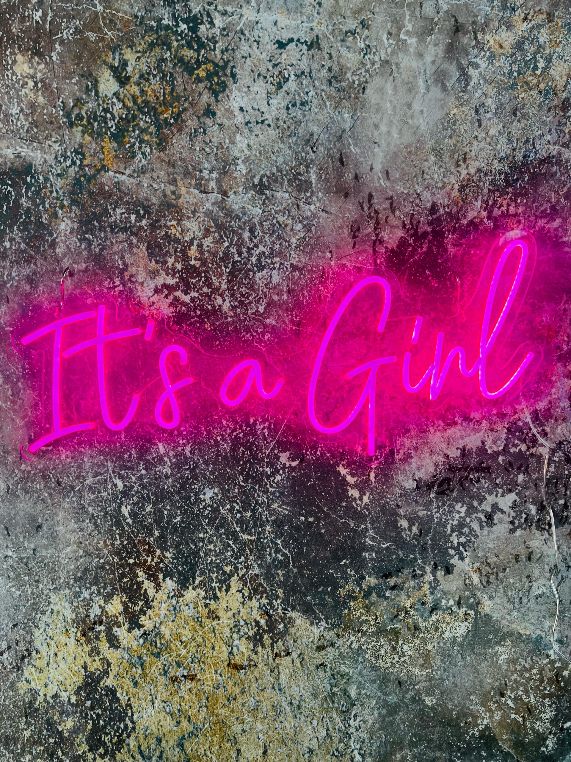 NEON-Leuchtschild „It's a Girl“ 24 x 60 cm mieten – Leipzig, ab 59 € (Fr–Mo) – 4