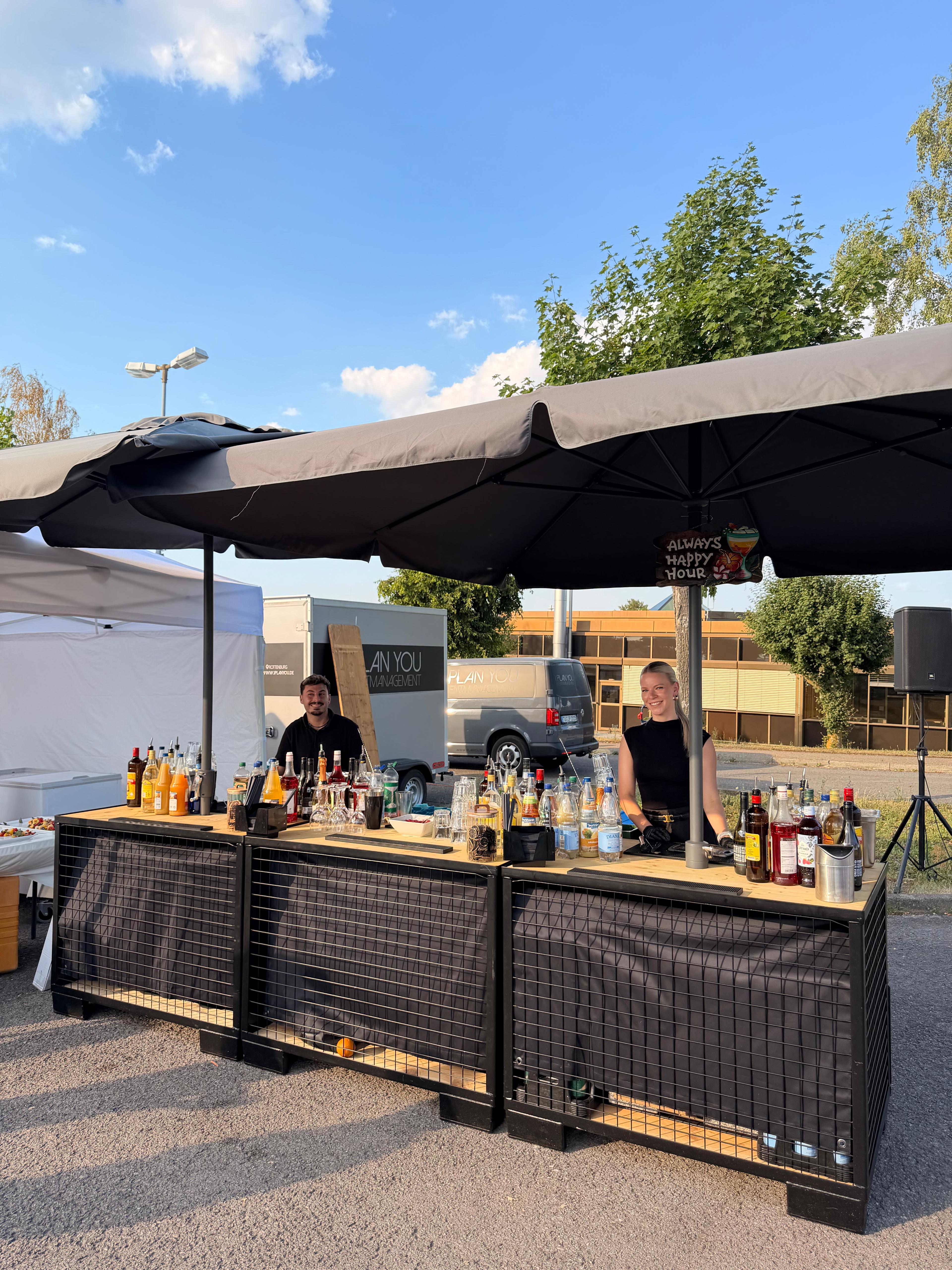 Gitterbox / Stehtisch / Theke mieten in Reutlingen – Über 80 cm – 3