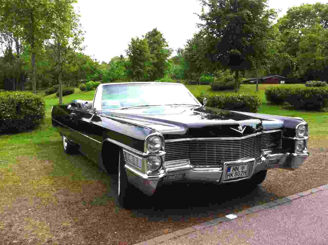 Cadillac de Ville Cabrio schwarz mieten in Neckarwestheim – 5
