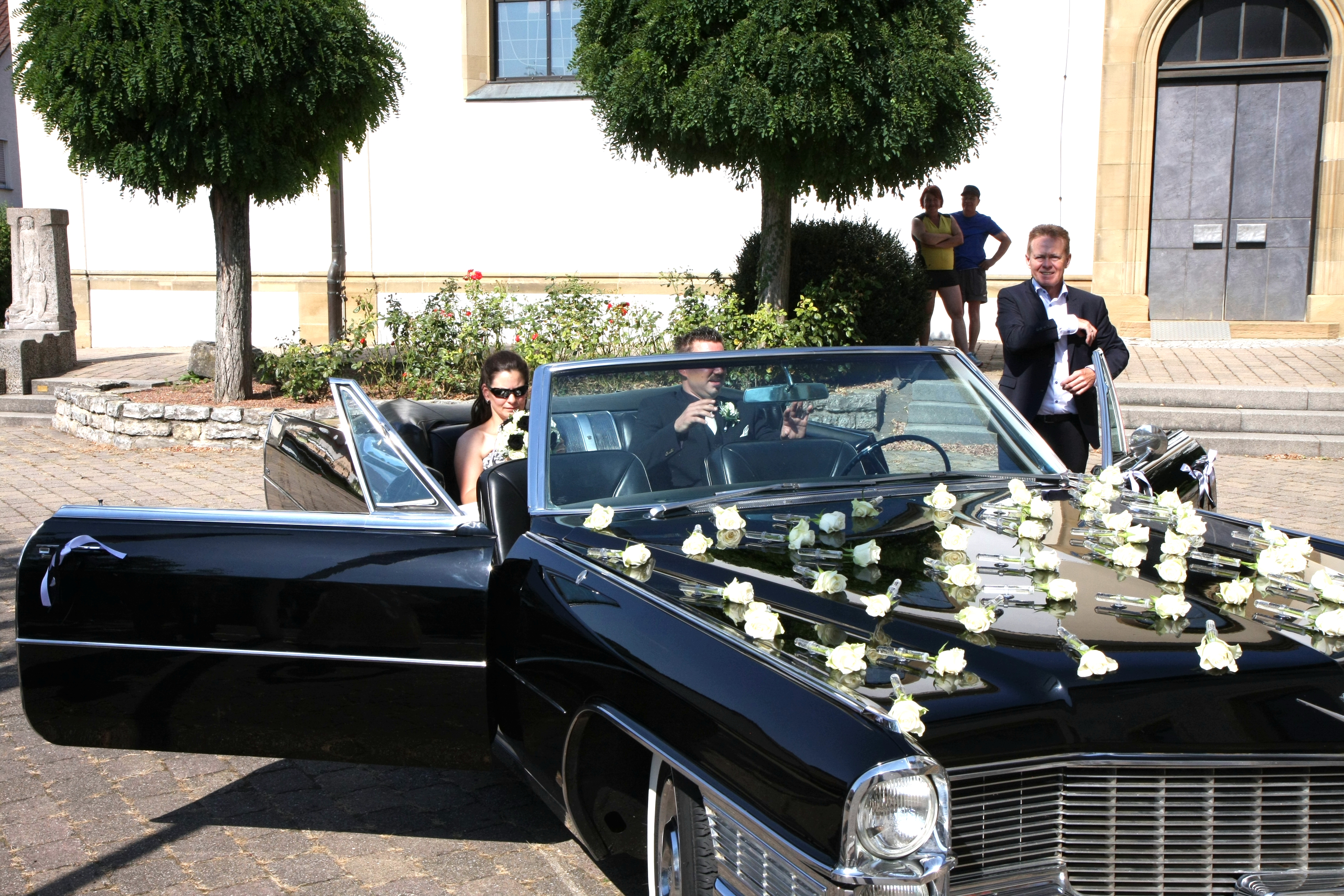 Cadillac de Ville Cabrio schwarz mieten in Neckarwestheim – 3