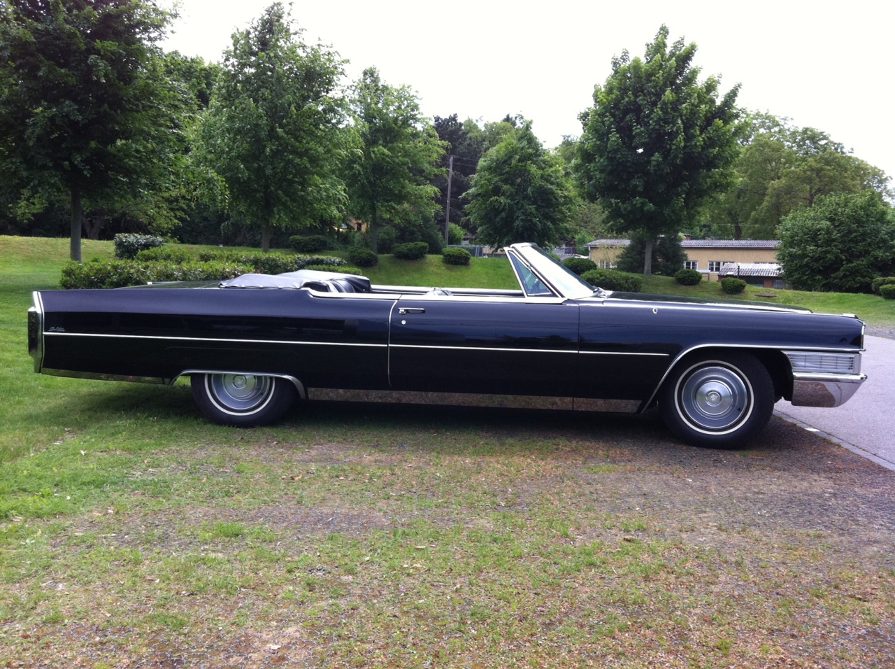 Cadillac de Ville Cabrio schwarz mieten in Neckarwestheim – 4