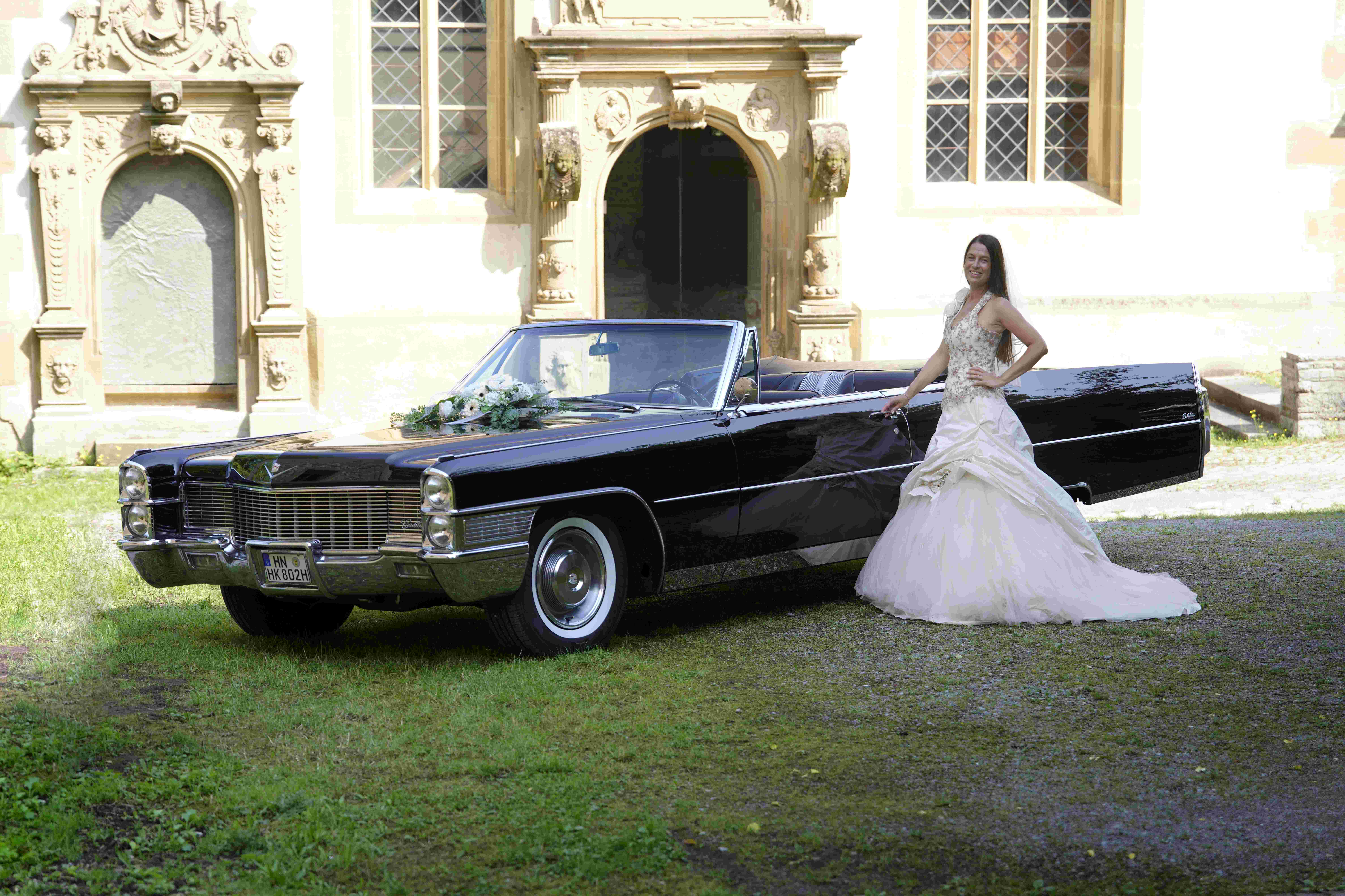 Cadillac de Ville Cabrio schwarz mieten in Neckarwestheim