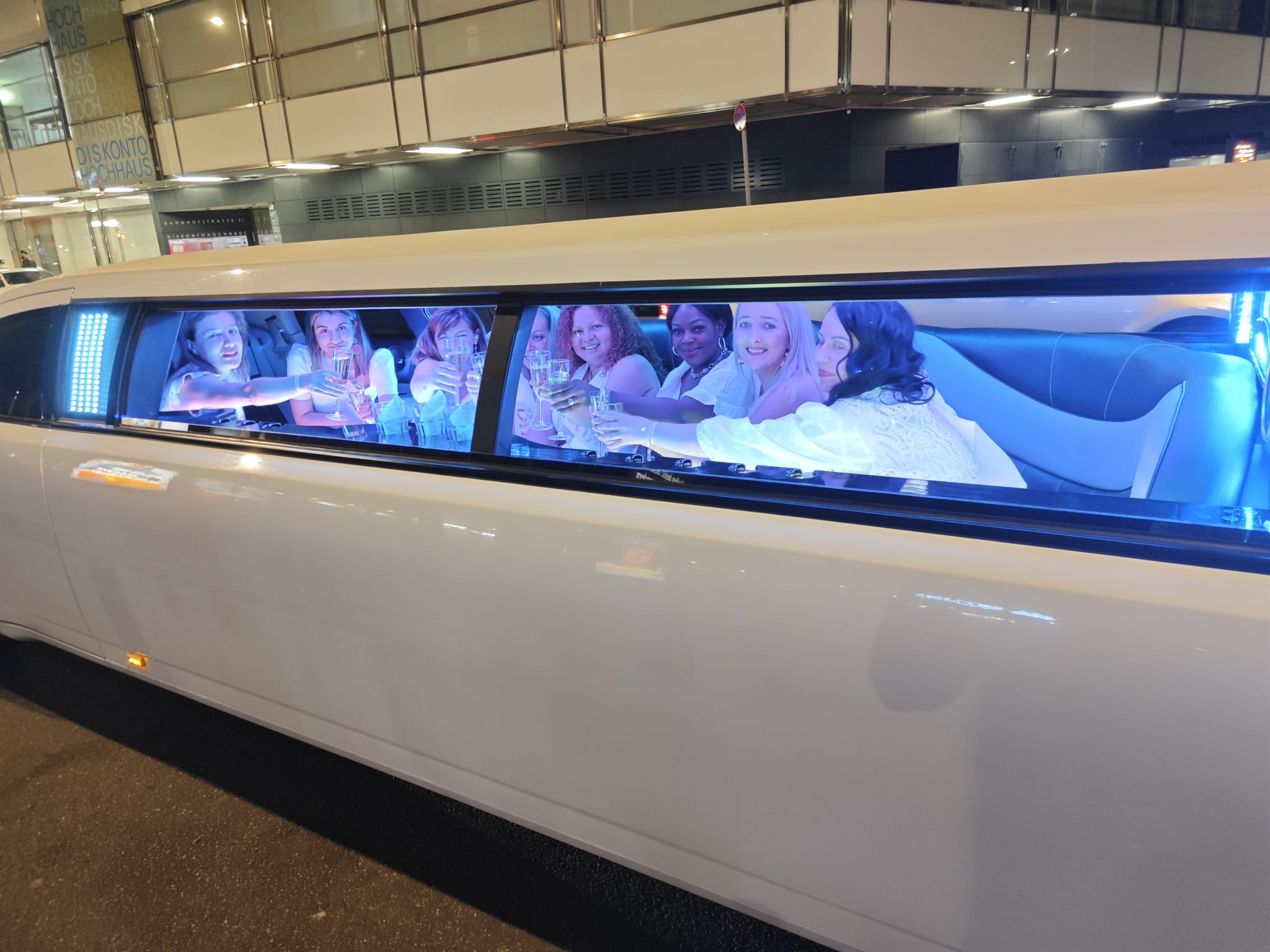 Stretchlimousine Cocktailmixer – Tour bis zu mieten in Saarbrücken – 3