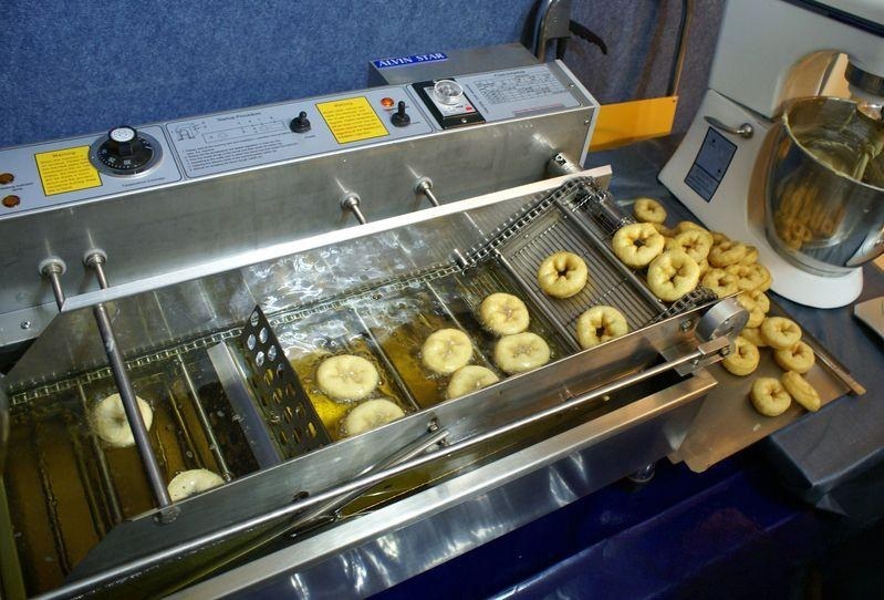 Donut-Roboter-Vollautomat Donutmaschine Donut mieten in Hohnhorst – 3