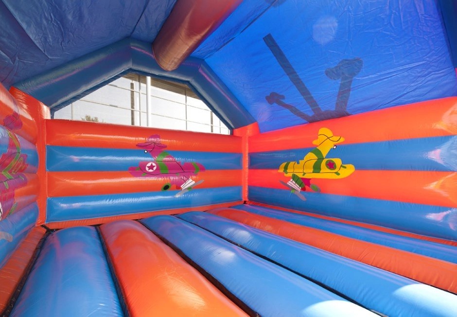 Hüpfburg Flugzeug mieten in Aholming – Kinderspaß fürs Fest – 3