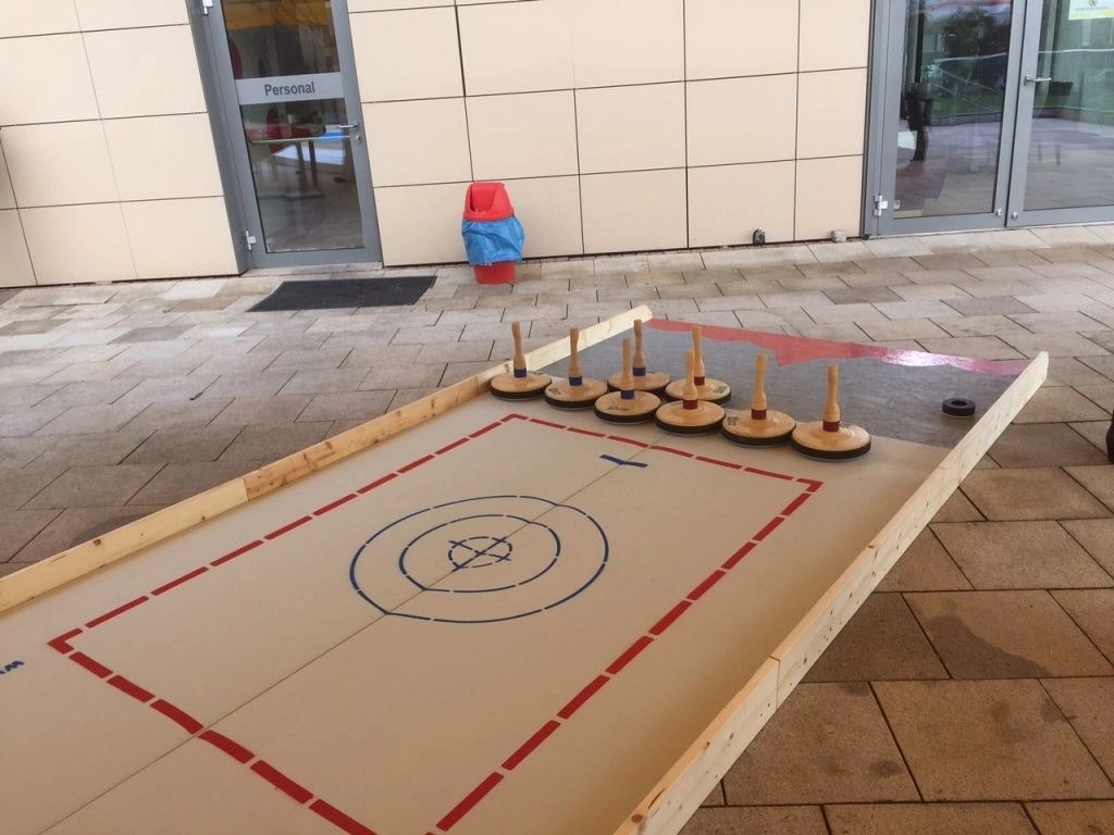 Mobile Eisstock Curlingbahn mieten in Aholming – Fun Food fürs Fest – 3