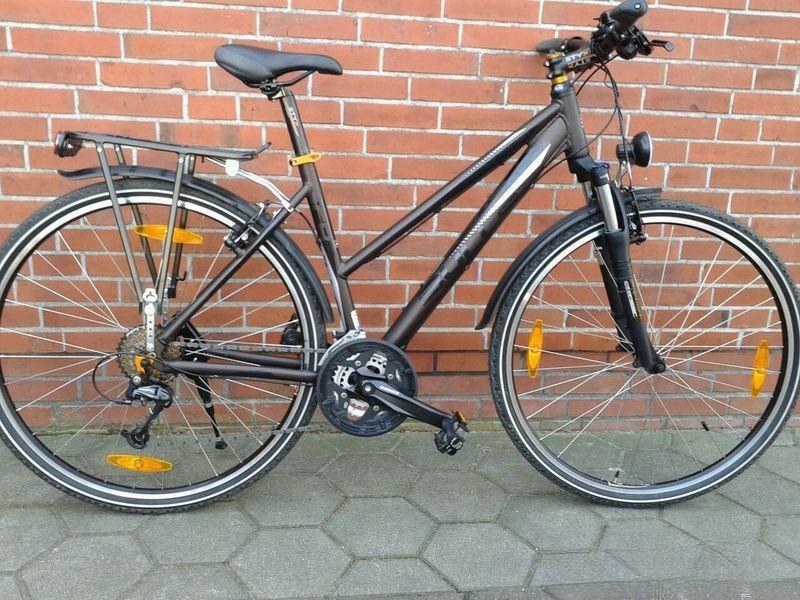 Fahrräder, Fahrradverleih, Crossbike,Trekkingrad, auch E-Bikes im Ange