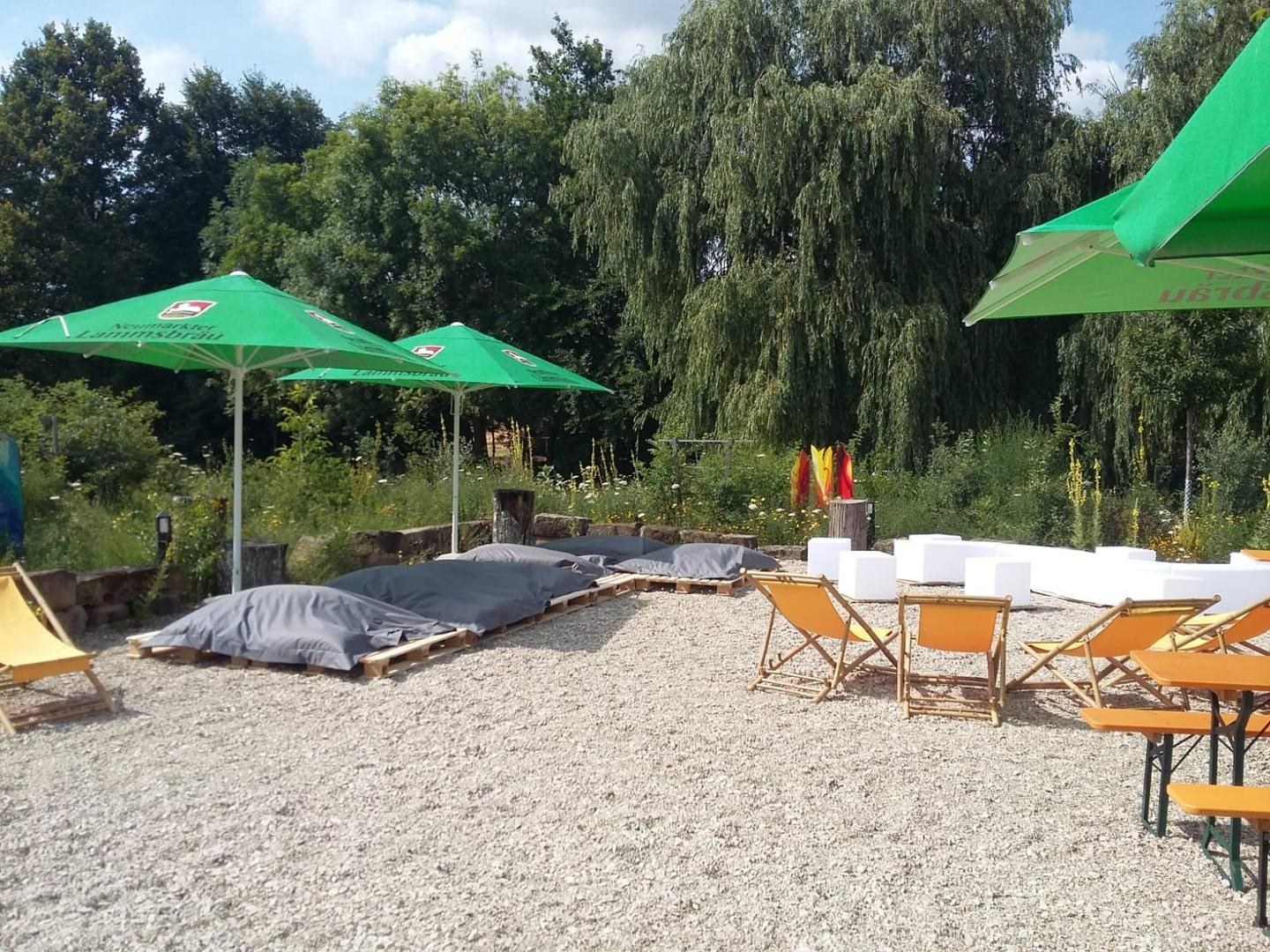 Outdoor Party Lounge Akkubetrieb /Sitzsäcke / Loungemöbel / Sitzkissen / Liegestühle / Musikbox mieten – 2