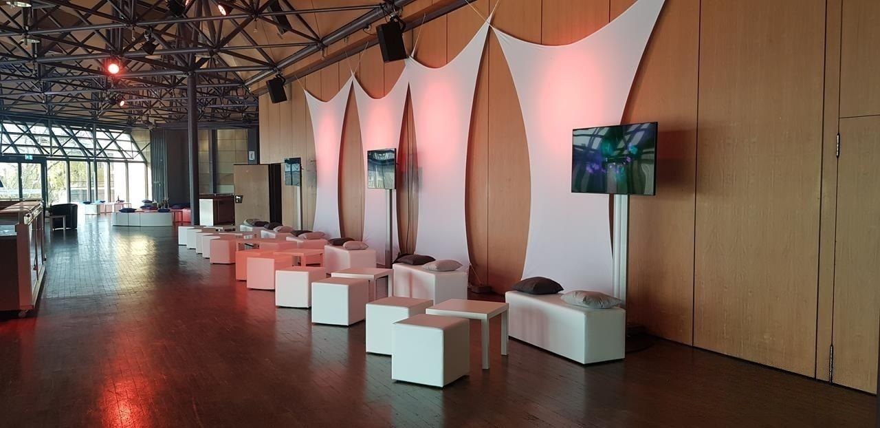 Lounge Sitzwürfel / Sitzhocker/ Sitz Cube / schwarz+weiß mieten – 3