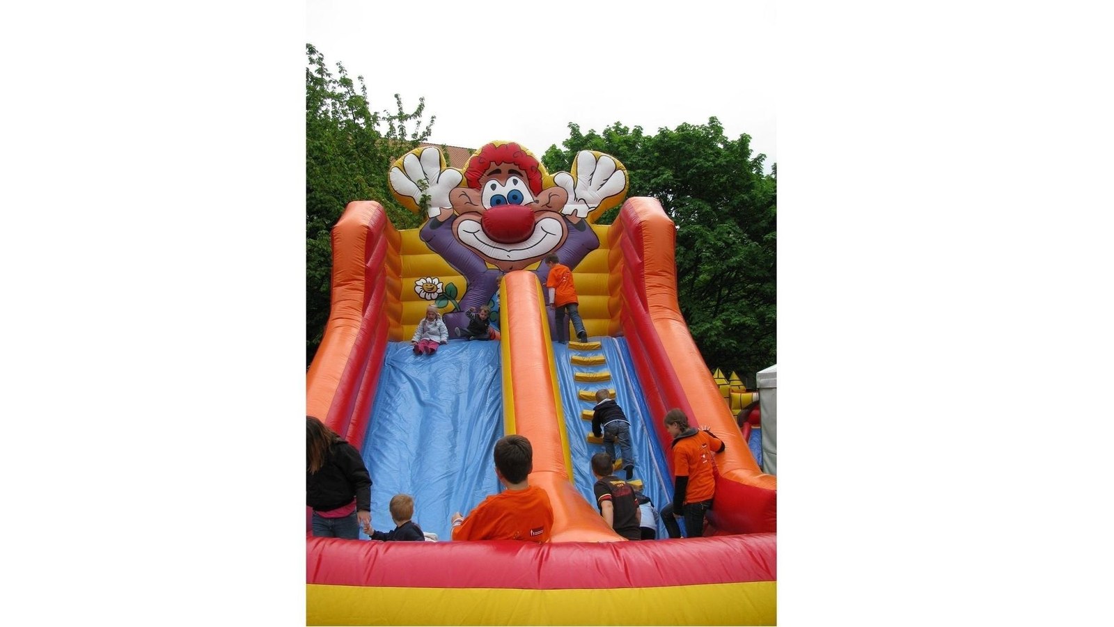 Hüpfburg Clown Rutsche mieten in Hannover bei unserem Team