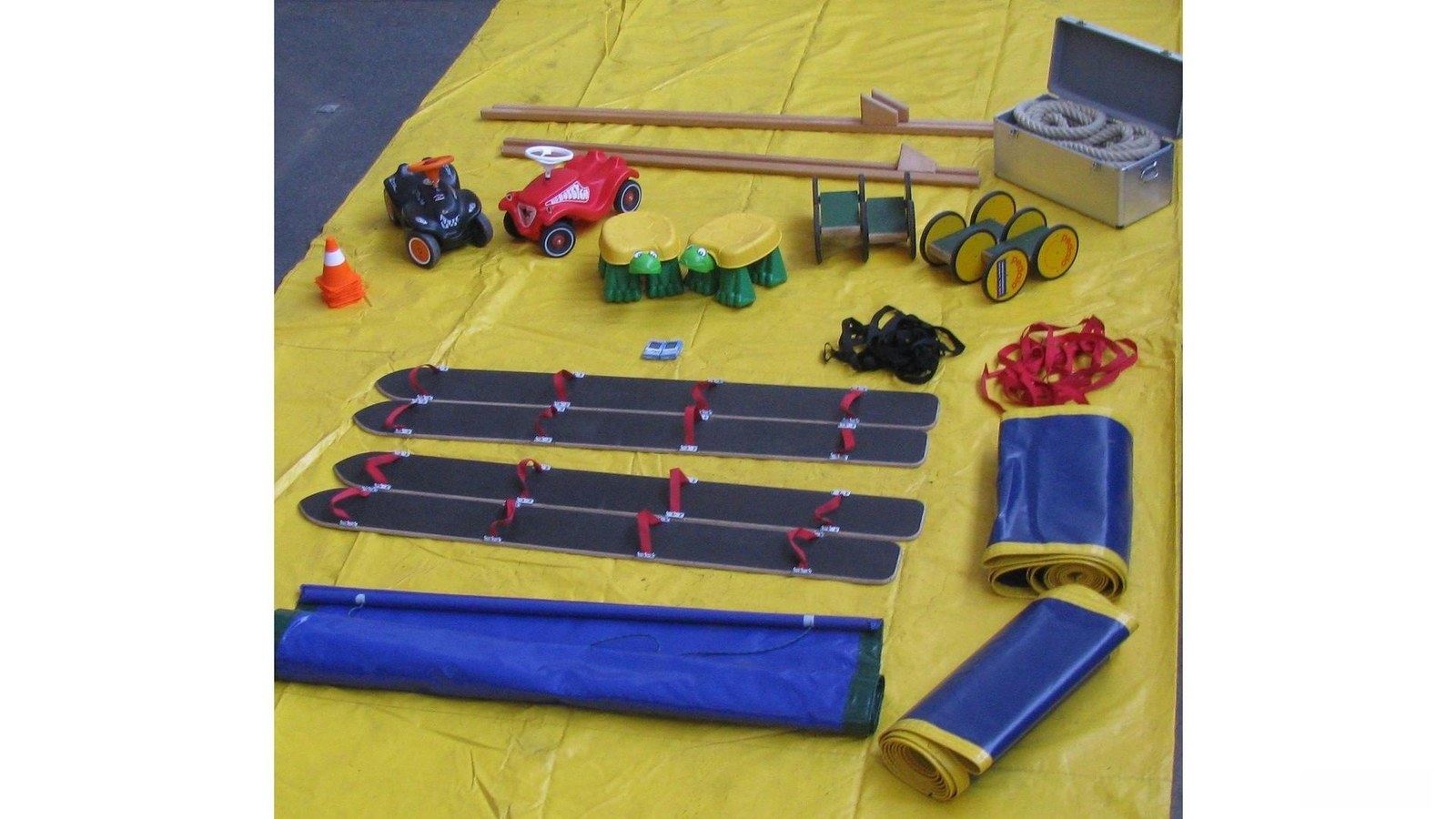 Wettkampfgerätepaket / Stelzen / Bobbycar / Pedalo / Rasenski / Mansch