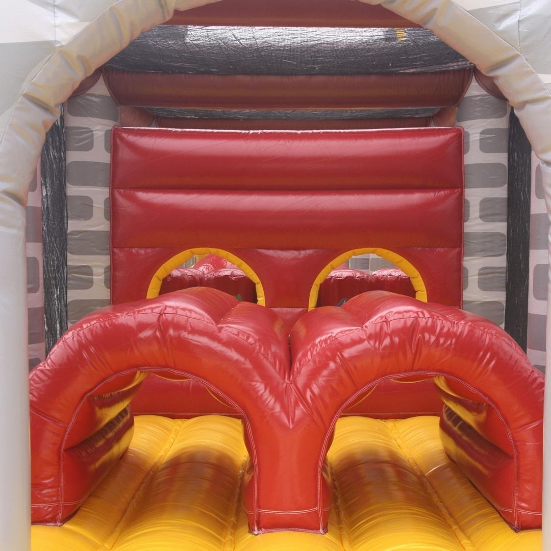 Hüpfburg Ritter Parcours mieten in Hannover – Kinderspaß fürs Fest