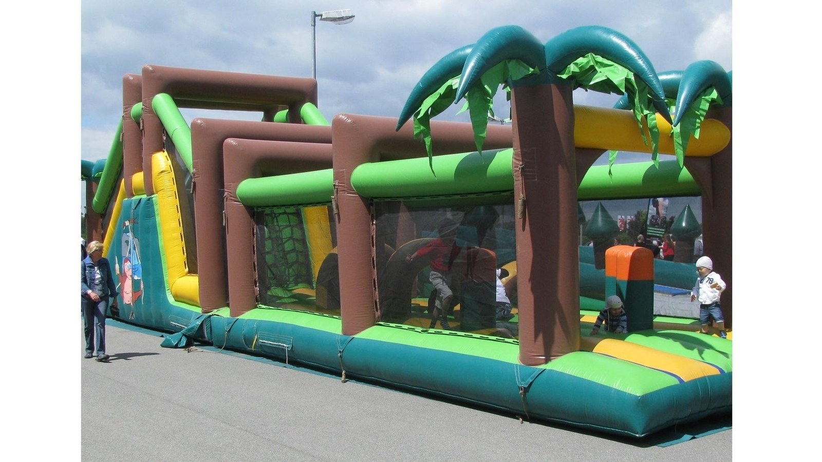 Hüpfburg Dschungel Parcours mieten in Hannover – Kinderspaß fürs Fest