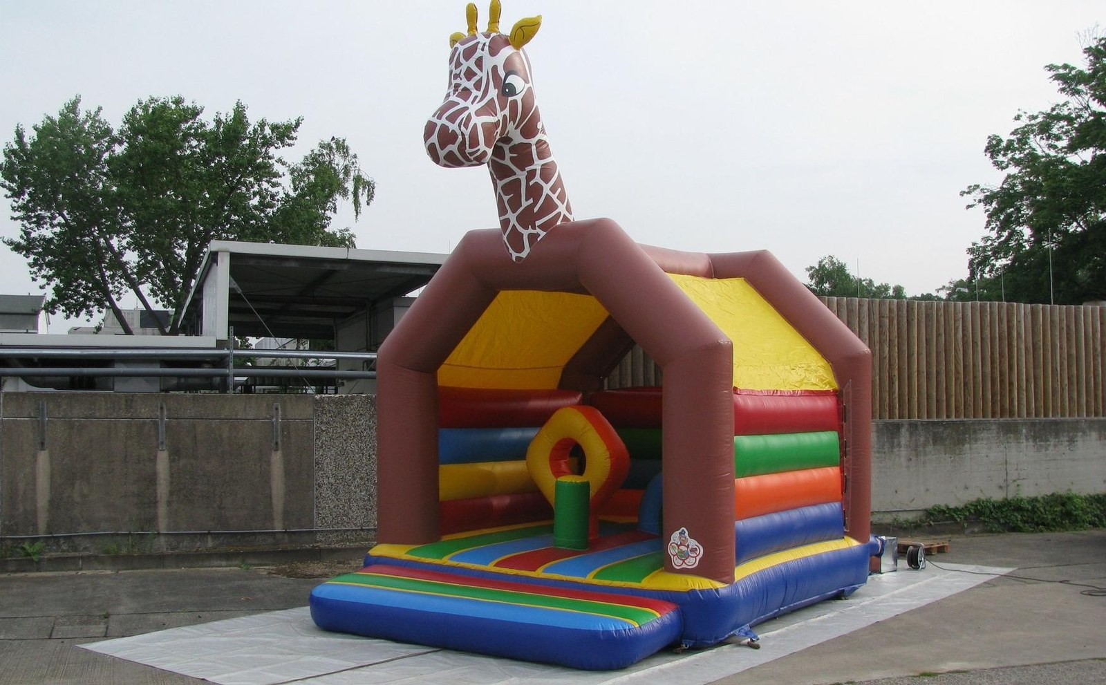 Hüpfburg 4,0 x 5,2 Multiplay Giraffe mieten in Hannover – Hüpfburg