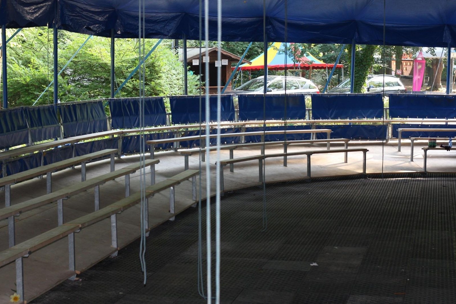 Sitzeinrichtung für Zirkuszelt mieten in Böblingen – Eventtechnik – 2