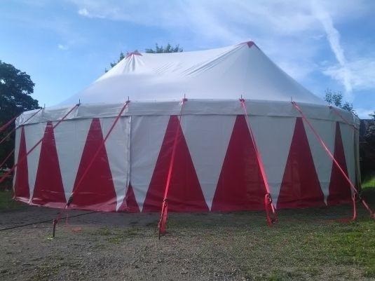 Zirkuszelt Ø 14m (in rot/ weiß und rot/ schwarz lieferbar) mieten in B – 2