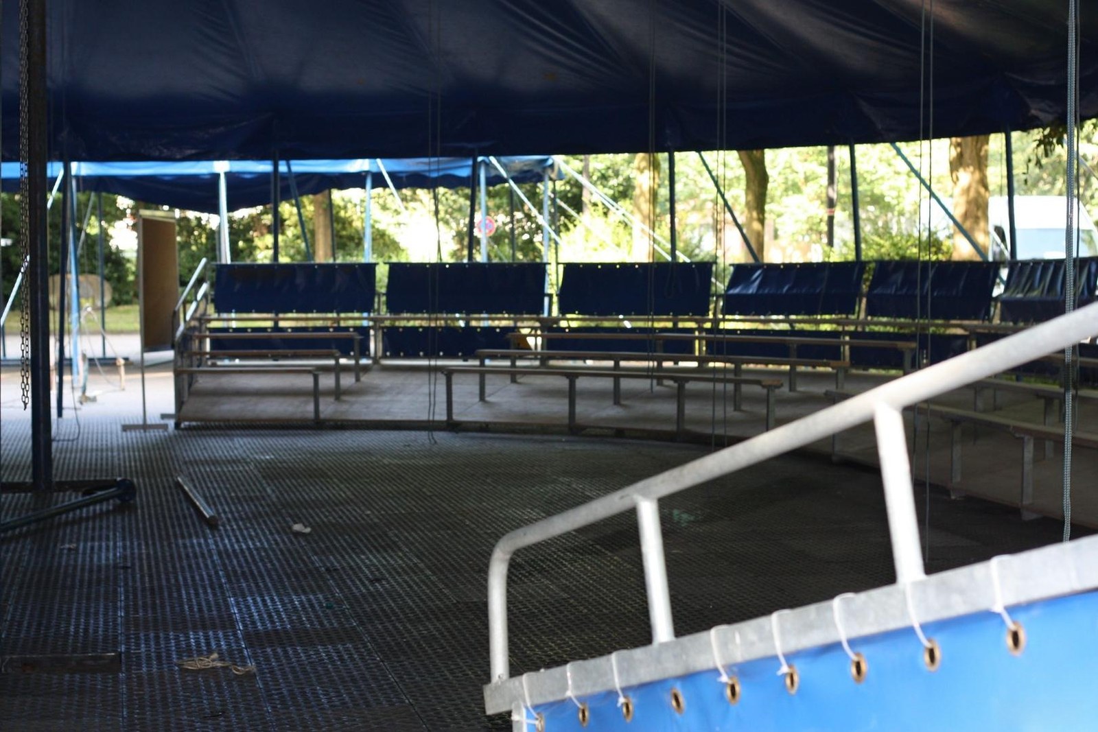 Sitzeinrichtung für Zirkuszelt mieten in Böblingen – Eventtechnik