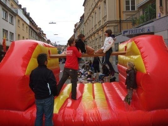 Kissenschlacht mieten in Böblingen bei unserem Team