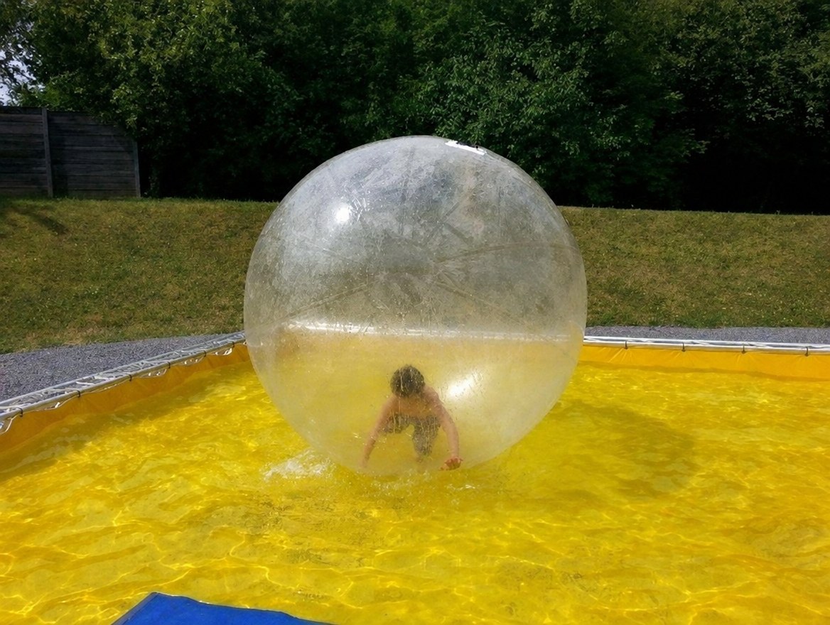 Aquazorb Bälle mit Becken mieten in Böblingen – Mietartikel