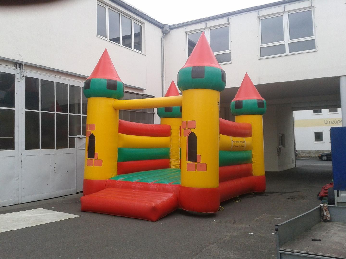 Hüpfburg Schloss mieten in Eibelstadt – Kinderspaß fürs Fest – 2