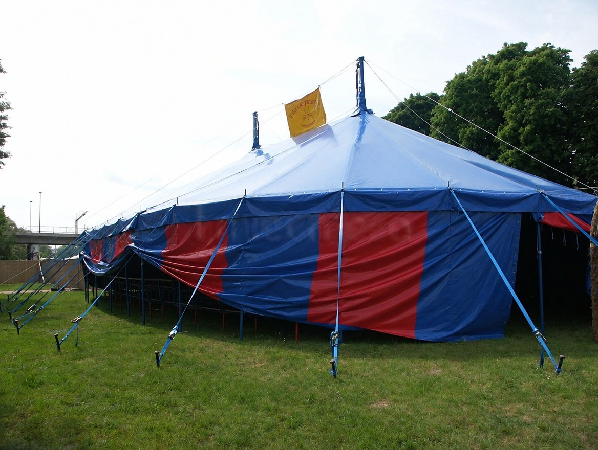 Zirkuszelt 16 x 24m (328 Qm) mit zwei Masten mieten in Eibelstadt