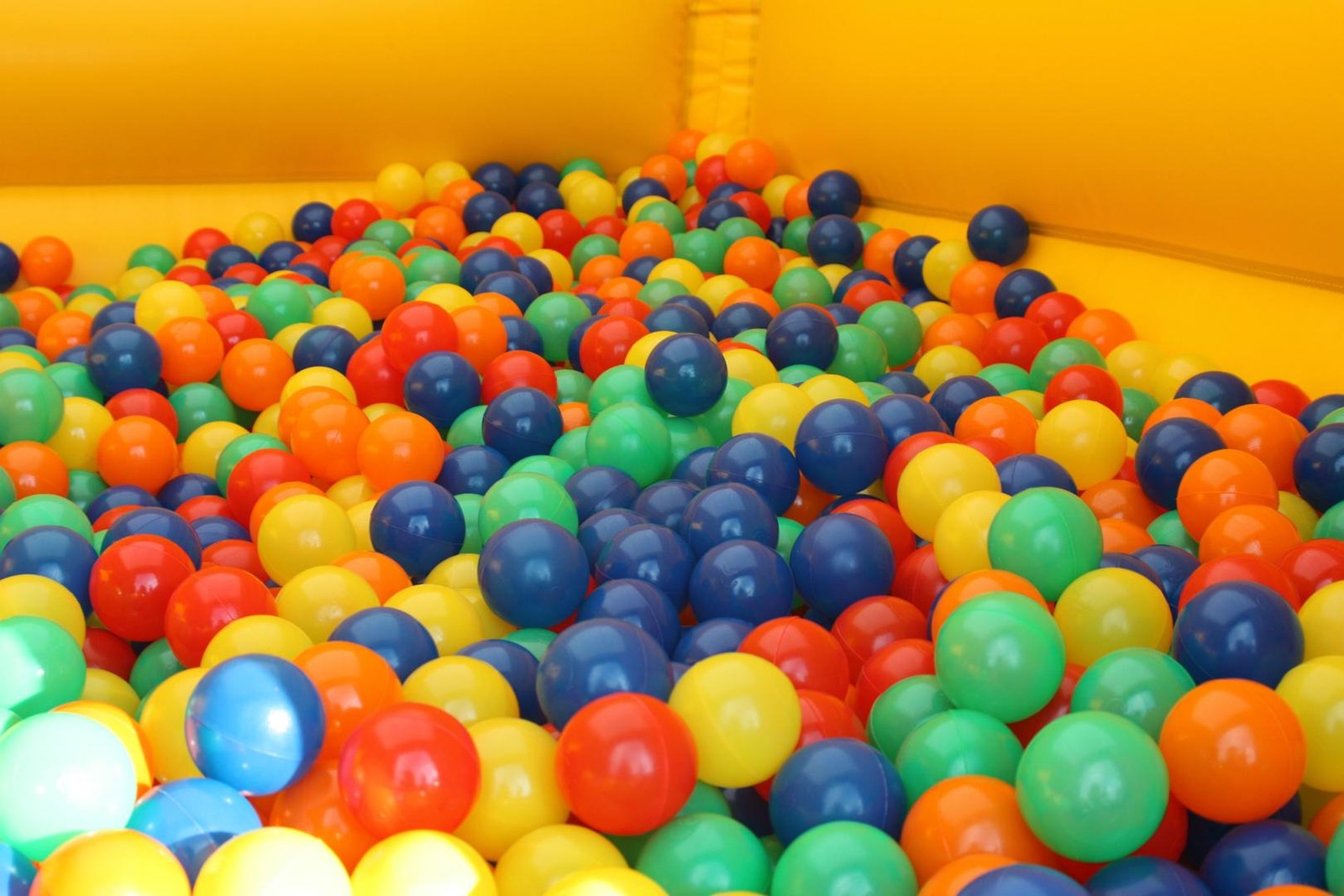 Hüpfburg Bällebad mieten in Eibelstadt – Kinderspaß fürs Fest – 2