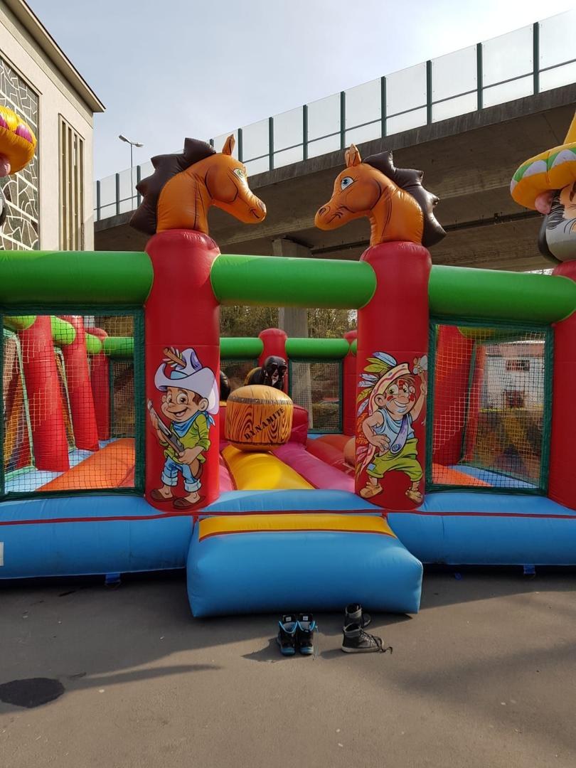 Hüpfburg Cowboy und Indianer mieten in Eibelstadt bei unserem Team – 2