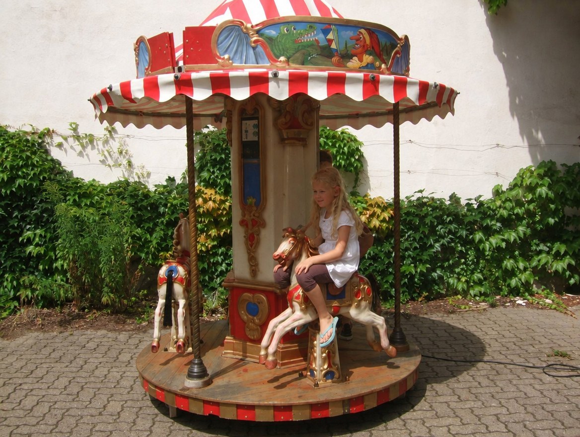 Karussell mit 1,80m Durchmesser mieten in Eibelstadt – Eventspiel