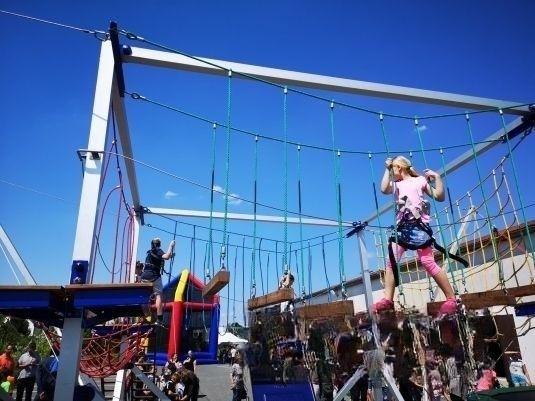 Klettergarten mit Bungee Trampoline mieten in Eibelstadt – Hüpfburg