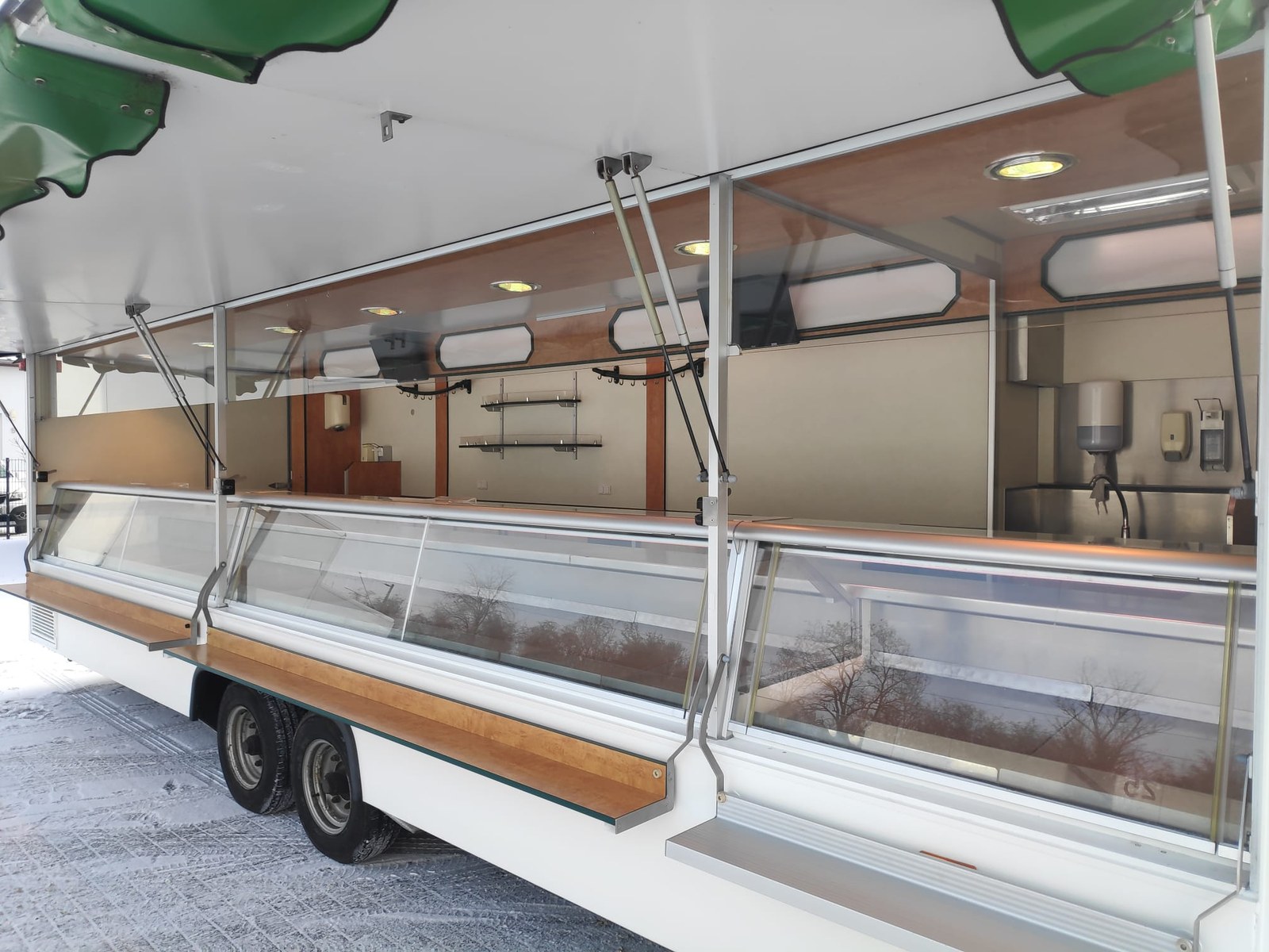 Wagen 8 – Kühlthekenanhänger mieten in Arnstein – Anhänger – 2