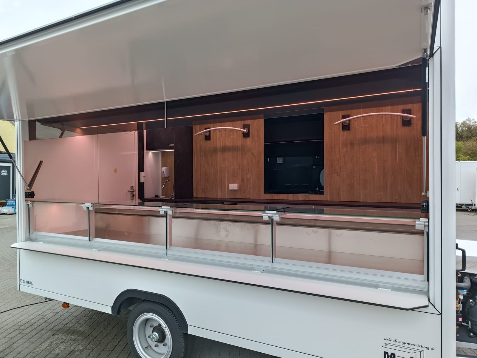 Wagen 50 – Kühlthekenanhänger mieten in Arnstein – Anhänger – 2