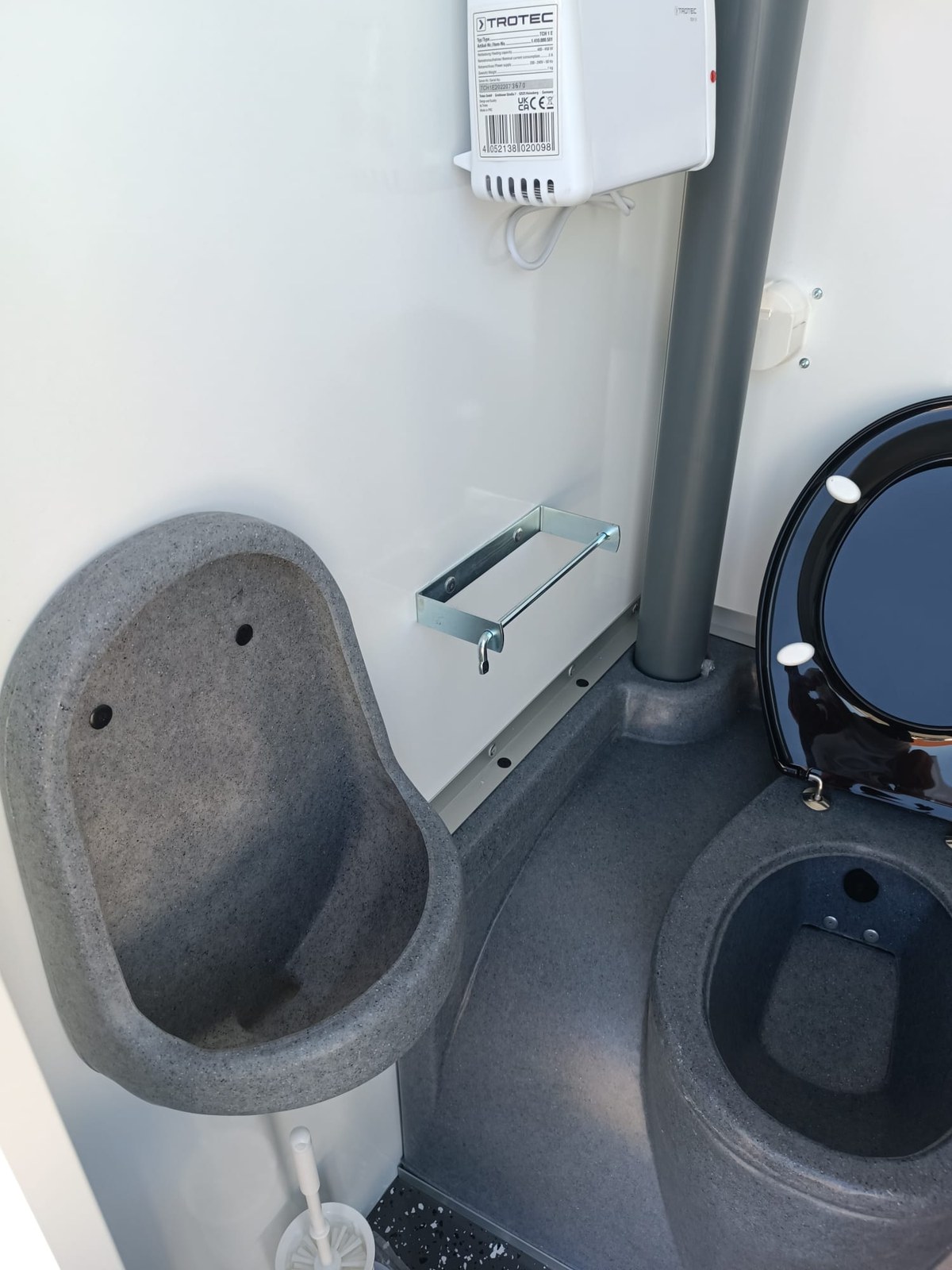 Wagen 20 – Toilettenanhänger mieten in Arnstein – Arbeitsbühne – 2