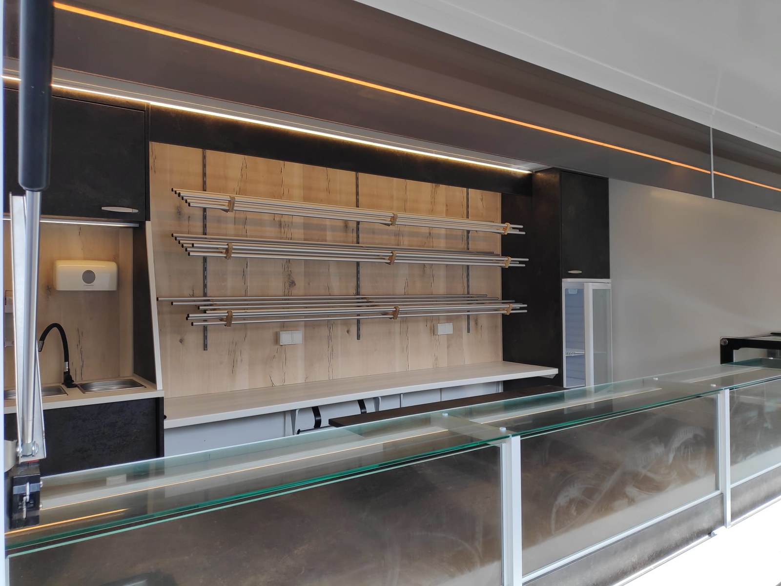 Wagen 21 – Bäckereianhaenger mieten in Arnstein – Anhänger – 2