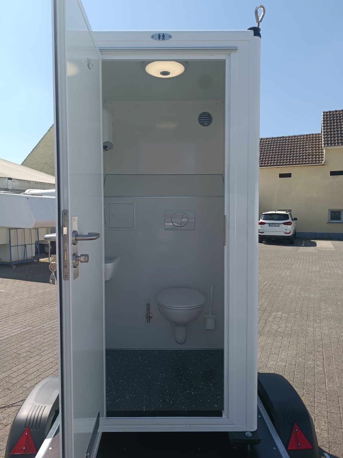 Wagen 19 – Toilettenanhänger mieten in Arnstein – Arbeitsbühne – 3