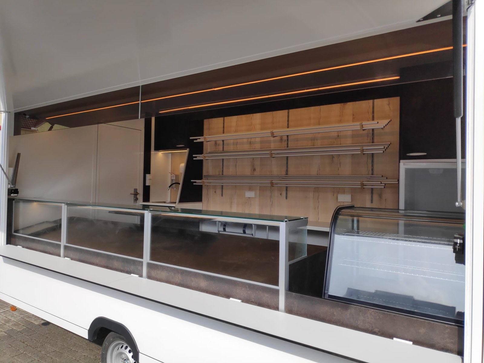 Wagen 21 – Bäckereianhaenger mieten in Arnstein – Anhänger