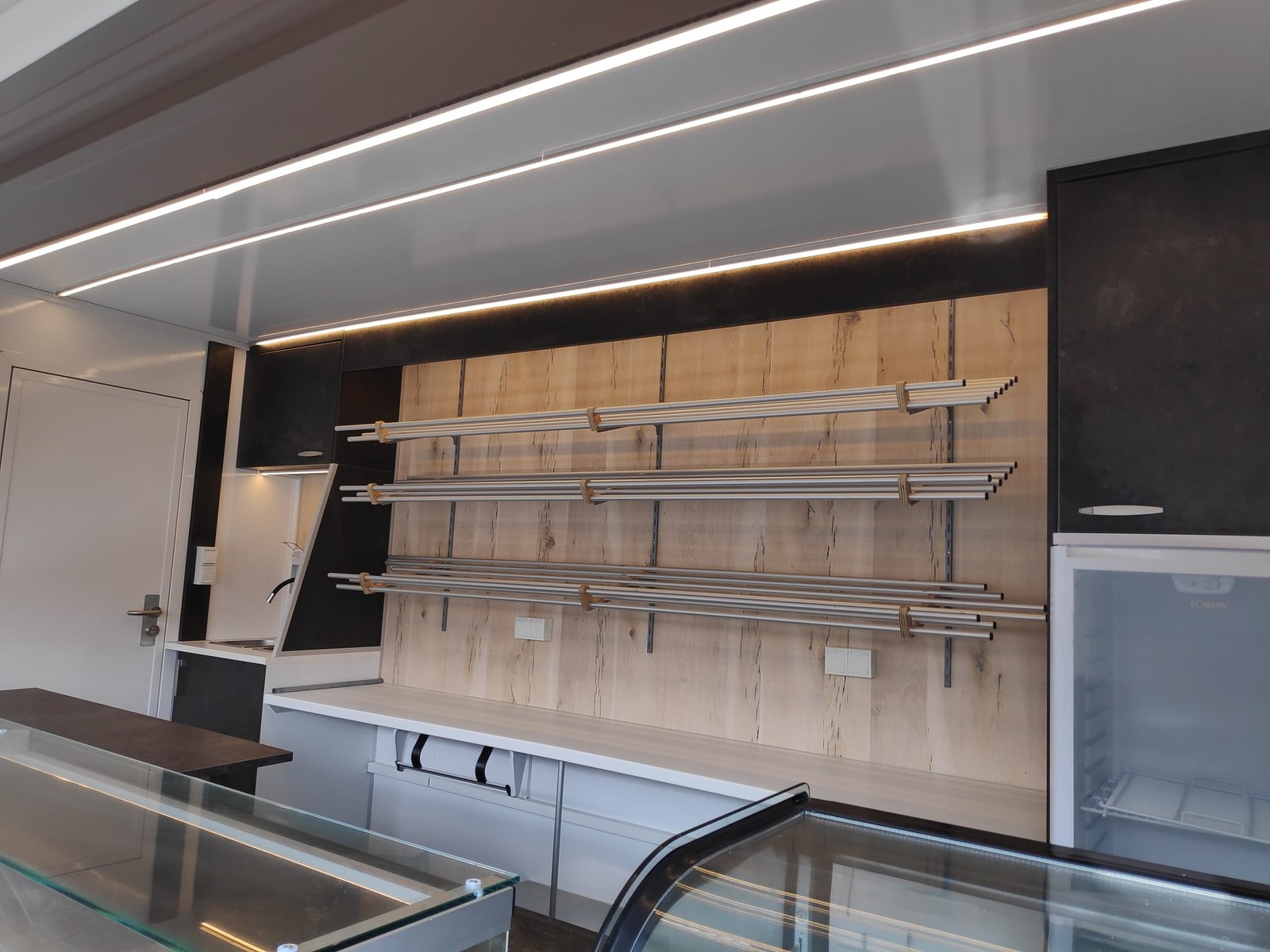 Wagen 21 – Bäckereianhaenger mieten in Arnstein – Anhänger – 3