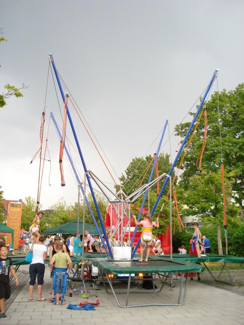 4er Bungee-Trampolin mit Betreuung - auch 3er, 2er und 1er mieten in N – 2