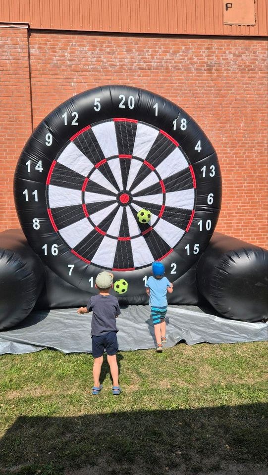 Eventmodule Lüneburg Teambuilding mit XXL Fußballdart mieten in Deutsch Evern – für Kinder – 2