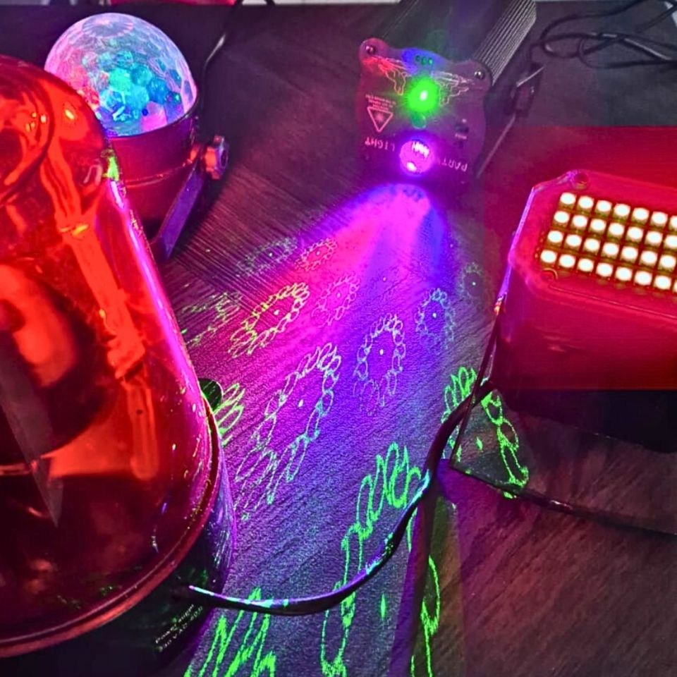 Partypaket Kinderdisco Laser Discokugel Strobo-Blitzer mieten in Deutsch Evern – 3