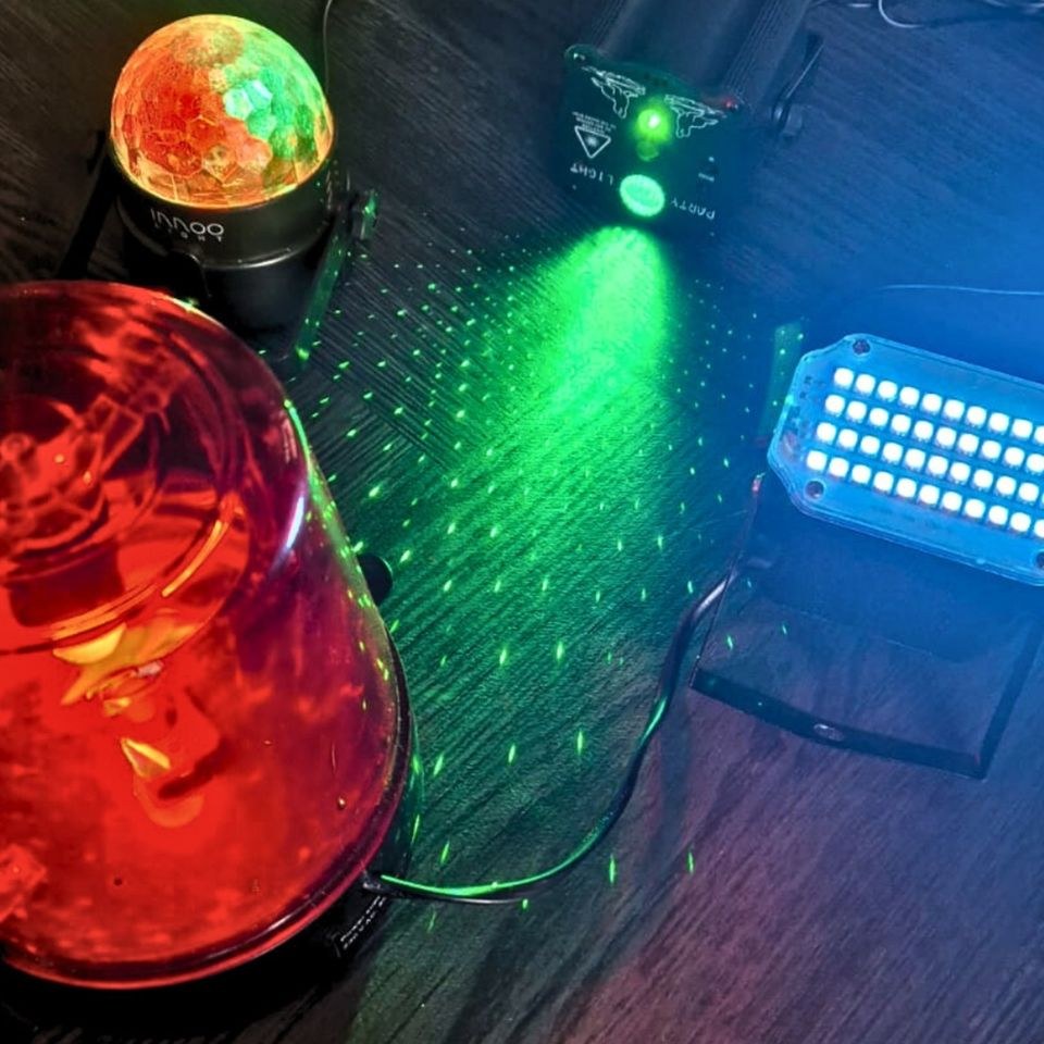 Partypaket Kinderdisco Laser Discokugel Strobo-Blitzer mieten in Deutsch Evern – 2