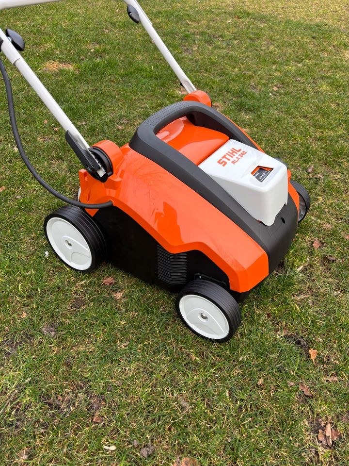 BRV Vertikutierer Rasenlüfter Stihl RLA 240 mieten in Bad Zwischenahn